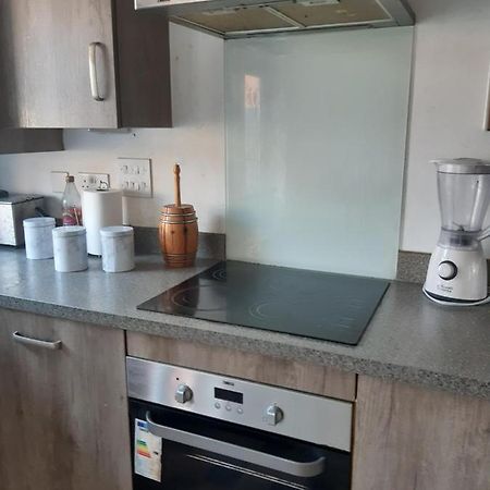 Our Guests Are Royal Apartment Higham Ferrers ภายนอก รูปภาพ